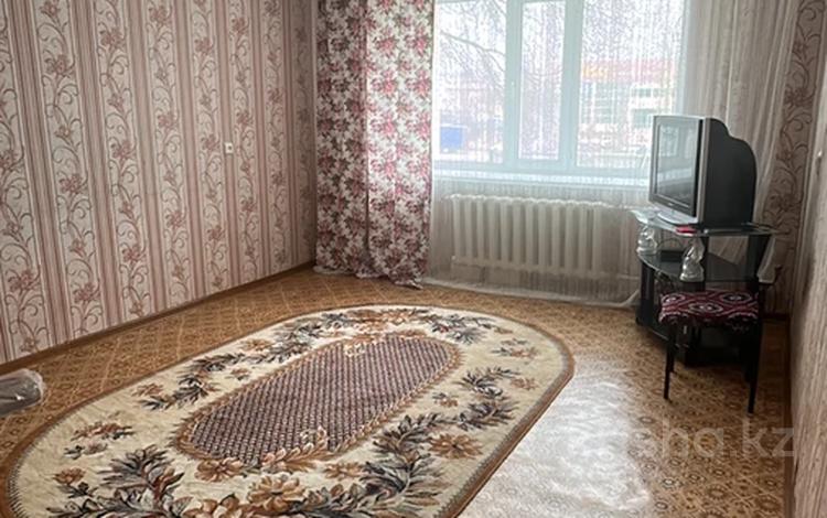 1-комнатная квартира, 34 м², 2/5 этаж, Акимжанова 136 за 6.5 млн 〒 в Актобе, мкр. Курмыш — фото 2