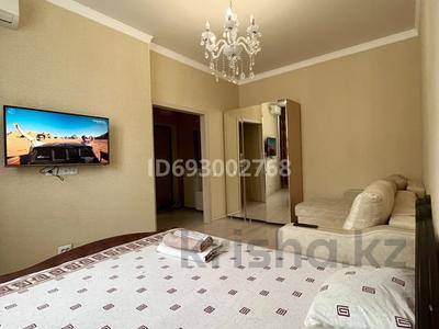 1-комнатная квартира, 30 м² по часам, Кабанбай Батыр Мега 58А за 2 000 〒 в Астане, Есильский р-н