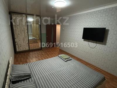 1-комнатная квартира, 35 м², 1/5 этаж по часам, Абылхаирхана 45 за 1 500 〒 в Актобе