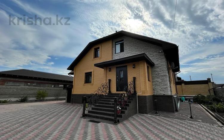 Отдельный дом · 9 комнат · 286.3 м² · 10 сот., мкр Городской Аэропорт 8 за 155 млн ₸ в Караганде, Казыбек би р-н — фото 2