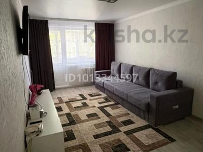 2-комнатная квартира · 48 м² · 3/5 этаж, мкр Юго-Восток, Мкр Юго-Восток. Муканова — Находится возле супермаркет Раха за 21 млн ₸ в Караганде, Казыбек би р-н
