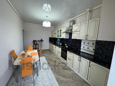 2-комнатная квартира, 81.9 м², 3/5 этаж, Ораза Татеулы 2А за 26 млн 〒 в Актобе