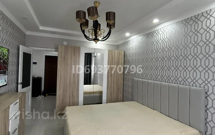 1-комнатная квартира · 50 м² · 4/5 этаж, Пр. А. Молдагуловой 57 д — Молдагулова 57 д, район гипер Дина за 14 000 〒 в Актобе — фото 2