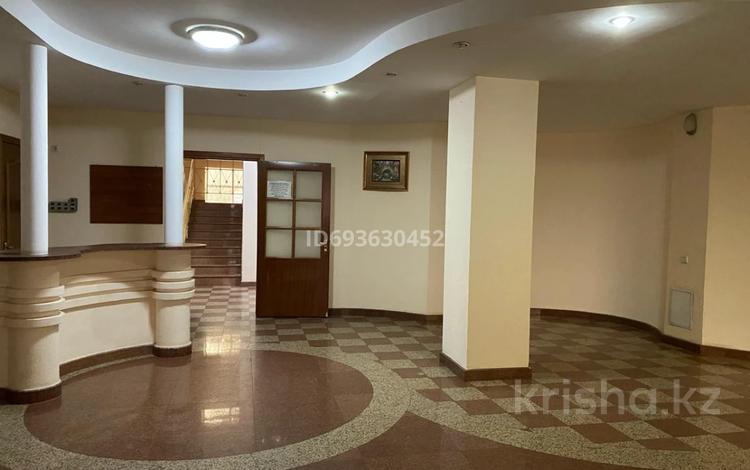 4-комнатная квартира, 150 м², 3/6 этаж помесячно, Мендикулова 105 за 1.1 млн 〒 в Алматы, Медеуский р-н — фото 2