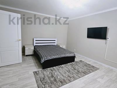 1-бөлмелі пәтер, 35 м², 1/9 қабат тәулігіне, мкр Кунаева 55, бағасы: 11 000 〒 в Уральске, мкр Кунаева