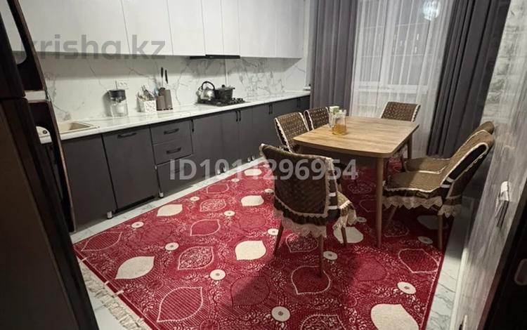 3-комнатная квартира · 92.4 м² · 6/10 этаж, 20-й мкр 26 за 35 млн ₸ в Актау — фото 2