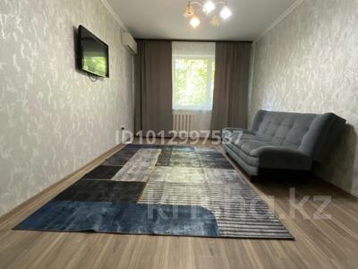 2-комнатная квартира · 70 м² · 1/5 этаж, Доспанова 59 за 12 000 ₸ в Уральске, мкр Школьник