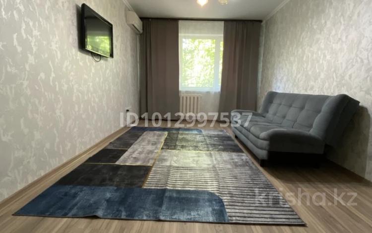 2-комнатная квартира · 70 м² · 1/5 этаж, Доспанова 59 за 12 000 ₸ в Уральске, мкр Школьник — фото 2