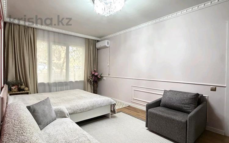 2-комнатная квартира · 45 м² · 1/4 этаж, мкр №1 77 — Между Жубанова и Улугбека за 280 000 ₸ в Алматы, Ауэзовский р-н — фото 2