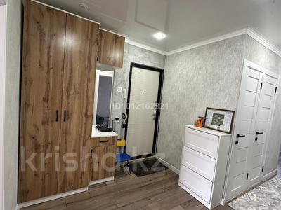 3-бөлмелі пәтер · 63 м² · 3/5 қабат, Абая 51, бағасы: 20 млн ₸ в Уральске, мкр Школьник