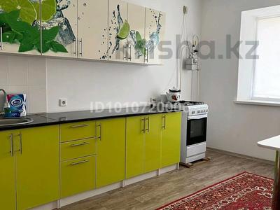 2-бөлмелі пәтер · 70 м² · 9/9 қабат, мкр. Алтын орда, Алтын орда ш/а. г 1 к 2 — Супермаркет Анвар Дару клиника қасында Батыс 2, бағасы: 200 000 〒 в Актобе