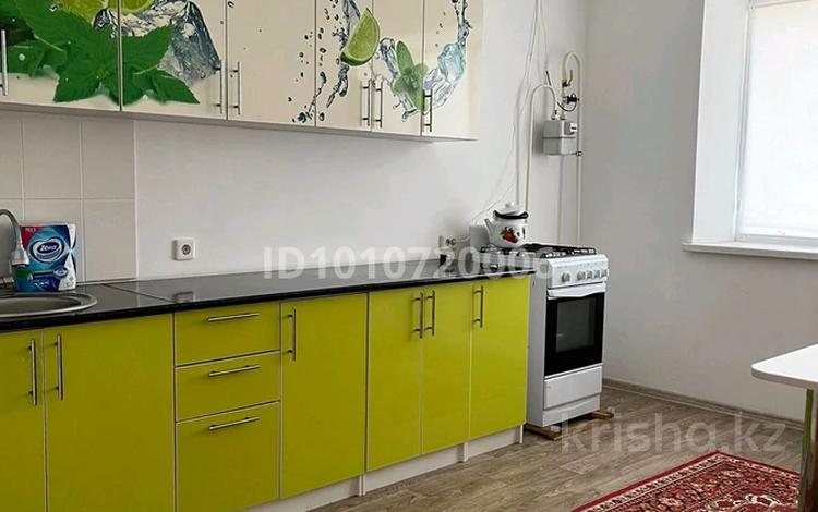 2-бөлмелі пәтер · 80 м² · 9/9 қабат, мкр. Алтын орда, Алтын орда ш/а. г 1 к 2 — Супермаркет Анвар Дару клиника қасында Батыс 2, бағасы: 150 000 ₸ в Актобе — фото 2