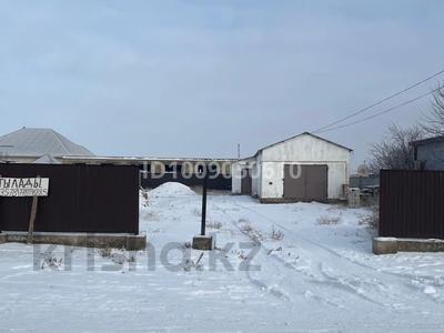 Отдельный дом · 3 комнаты · 50 м² · 11 сот., мкр Оркен, Құлбарақ батыр 26 — 35 школа гиназия за ~ 17.8 млн 〒 в Атырау