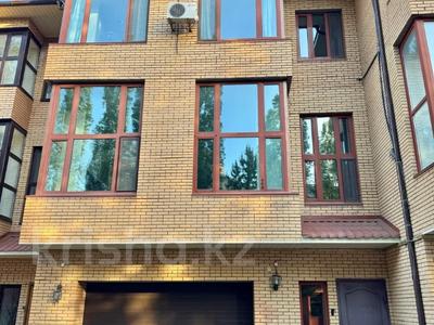 6-комнатная квартира · 320 м², Сарыкенгир 2 — ТАУНХАУС за 3.5 млн ₸ в Астане, Есильский р-н
