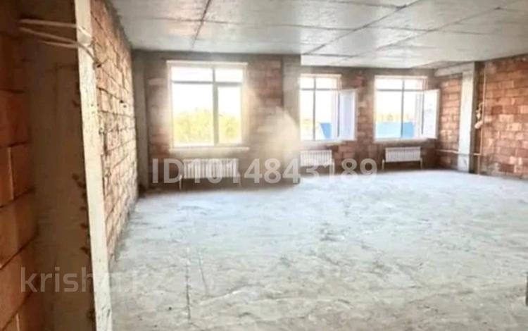 2-бөлмелі пәтер · 80 м² · 3/10 қабат, Абая, бағасы: 26 млн ₸ в Атырау — фото 4