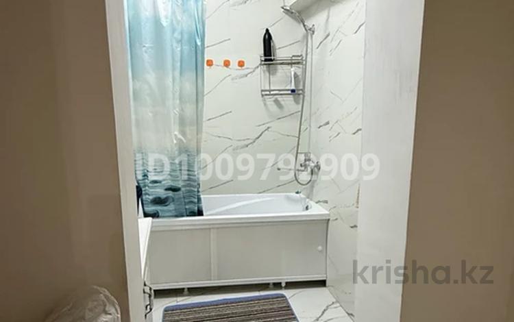 3-комнатная квартира · 70 м² · 3/5 этаж, Тынышбаева за 300 000 ₸ в Алматы, Турксибский р-н — фото 2