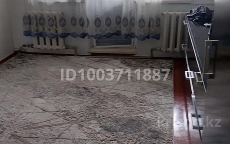 1-комнатная квартира · 45 м² · 5/5 этаж, Мкр Каратау 2 — Мкр. Каратау, дом 2 за 8.7 млн 〒 в Таразе — фото 2