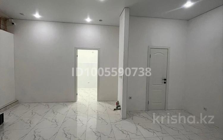 Свободное назначение, офисы, магазины и бутики, склады, общепит, салоны красоты, фитнес и спорт, медцентры и аптеки, образование, развлечения, конференц-залы, кабинеты и рабочие места, студии · 61.7 м² за 185 100 〒 в Актау, 29а мкр — фото 2