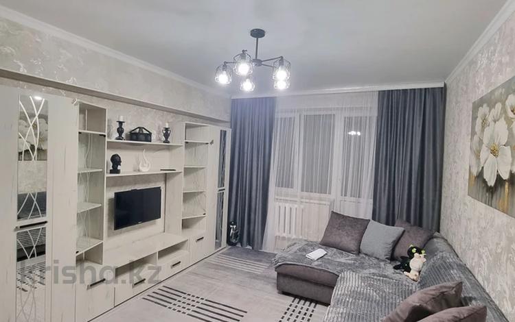 1-комнатная квартира · 36 м² · 4/5 этаж, мкр Самал-1 за 350 000 ₸ в Алматы, Медеуский р-н — фото 2