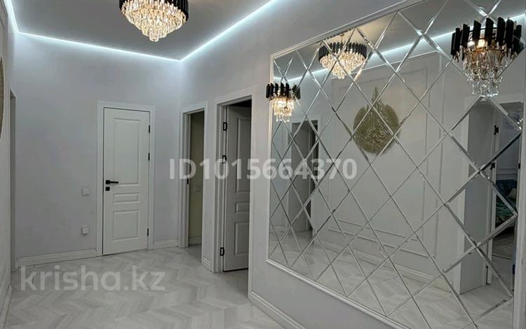 4-бөлмелі пәтер · 120 м² · 2/10 қабат, Жаңа қала ш/а., Микрорайон Байкена Ашимова 21, бағасы: 72 млн ₸ в Караганде, Казыбек би р-н — фото 2