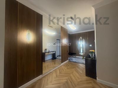 4-комнатная квартира · 160 м² · 10/12 этаж, Кабанбай батыра 56 за 250 млн ₸ в Астане, Есильский р-н