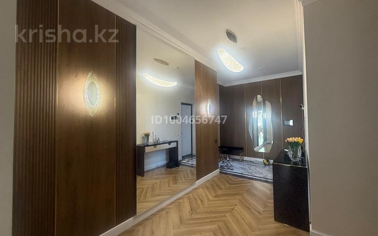4-комнатная квартира · 160 м² · 10/12 этаж, Кабанбай батыра 56 за 250 млн ₸ в Астане, Есильский р-н — фото 2