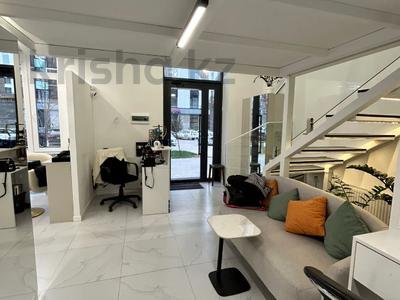 Офисы, салоны красоты, бани, гостиницы и зоны отдыха, медцентры и аптеки, кабинеты и рабочие места, студии · 80 м² за 1 млн 〒 в Астане, Есильский р-н