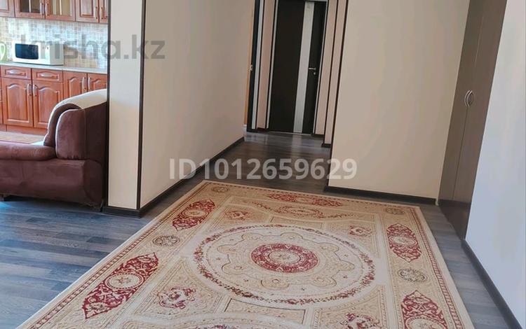 2-бөлмелі пәтер · 68 м² · 4/5 қабат, мкр Жети Казына, Жеті4азына 8, бағасы: 180 000 ₸ в Атырау — фото 2