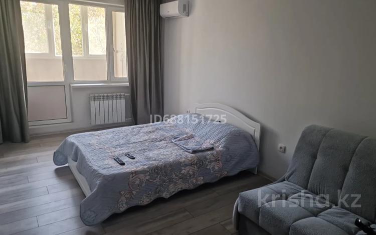 1-комнатная квартира · 41 м² · 5/5 этаж, Жарокова — Каныша Сатпаева за 300 000 ₸ в Алматы, Бостандыкский р-н — фото 2