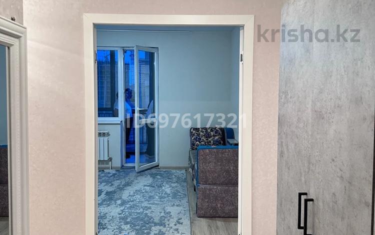 1-комнатная квартира · 45 м² · 2/16 этаж, Каныша Сатпаева 55/8 — Возле супермаркета «Family”, фрешмаркет, спорткомплекс, драмтеатр, НИШ, школа #50, левобережная поликлиника, кафе “Bauyrdak”, салон красоты, MaxiMall за 180 000 ₸ в Усть-Каменогорске, Ульбинский — фото 2