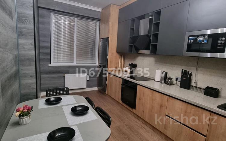 2-комнатная квартира, 70 м², 13/16 этаж помесячно, мкр Алмагуль, Гагарина 233