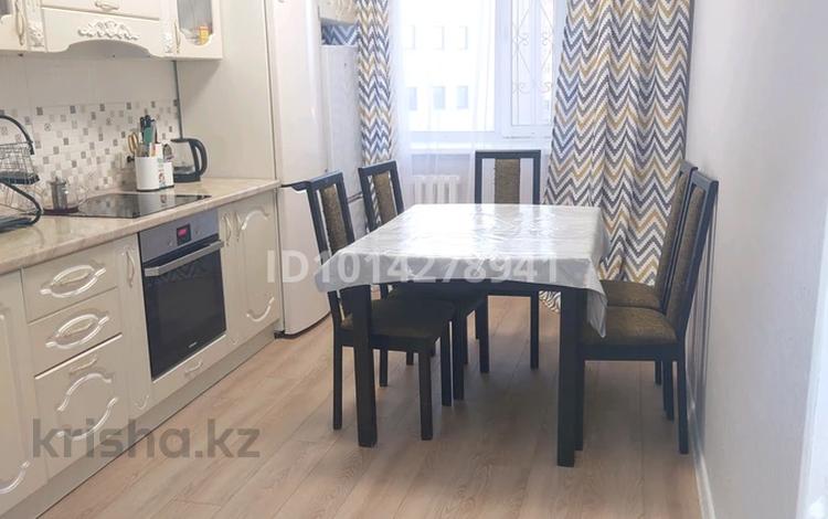 2-комнатная квартира · 63 м² · 8/12 этаж, Торайгырова 2 за 270 000 ₸ в Астане, Сарыарка р-н — фото 2