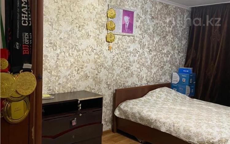 3-комнатная квартира · 63 м² · 2/5 этаж, мкр Юго-Восток, Муканова — Школа-лицей №57 им. С. Саттарова, Ясли-сад №41 "Гүлдер", Средняя школа №81, Поликлиника №5, Карагандинский транспортно-технологический колледж, Карагандинский Банковский колледж, Рынок "Арай", Кинотеатр "Сары-Арка", ТЦ "Береке", Областной медицинский центр, Карагандинский колледж актуального образования "Болашак" за 19.5 млн ₸ в Караганде, Казыбек би р-н — фото 2