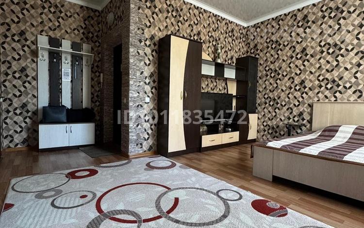 1-комнатная квартира · 36 м² · 1/3 этаж, ул. Ракымжана Кошкарбаева 140 за ~ 15.6 млн ₸ в Семее, Красный Кордон — фото 2