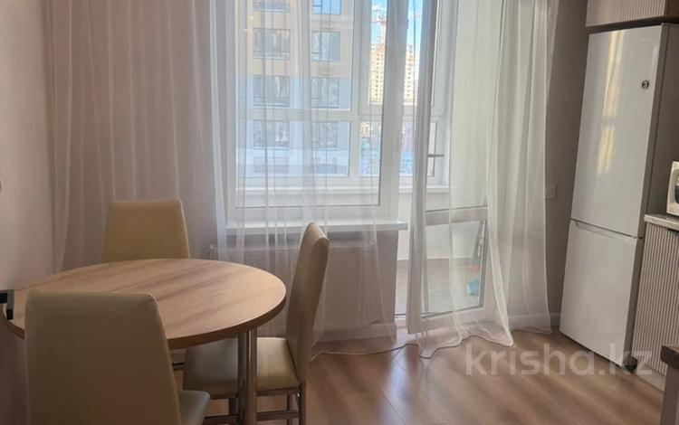 1-комнатная квартира · 40 м² · 5/17 этаж, Бухар Жырау 33/1 за 230 000 〒 в Астане, Есильский р-н — фото 2