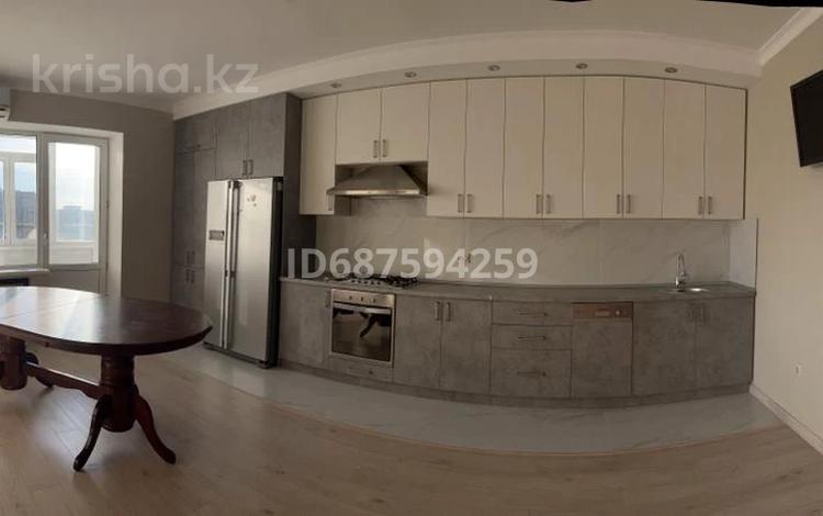 5-комнатная квартира, 192 м², 5/8 этаж, Абая 8А — Акимат за 65 млн 〒 в Актобе — фото 2