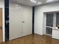 3-бөлмелі пәтер · 74 м² · 4/5 қабат, Островского, 12а — Томирис возле Rabbit кинотеатр, бағасы: 70 млн ₸ в Семее — фото 12
