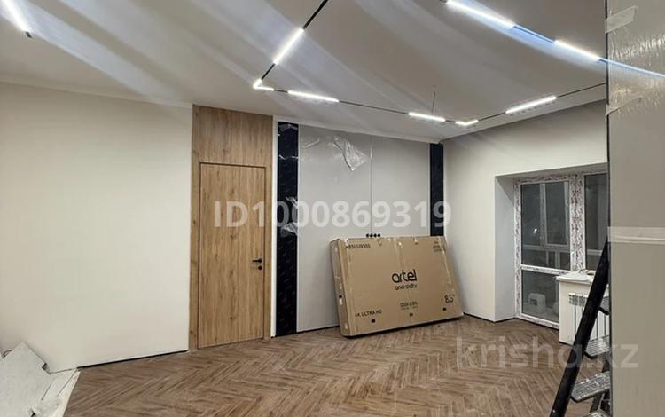 3-бөлмелі пәтер · 74 м² · 4/5 қабат, Островского, 12а — Томирис возле Rabbit кинотеатр, бағасы: 65 млн ₸ в Семее — фото 16