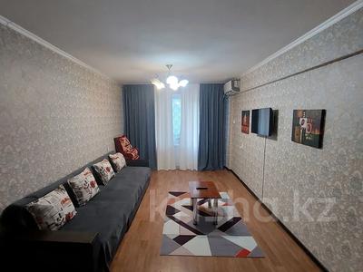 2-комнатная квартира, 48 м², 2/5 этаж посуточно, Атамбаева 19 — Азаттык за 13 000 〒 в Атырау