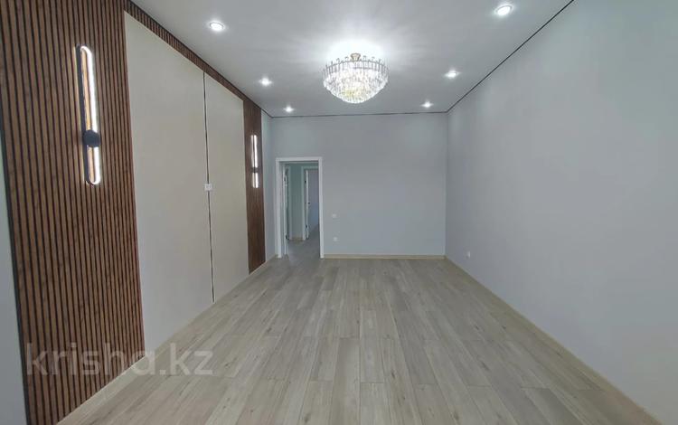 2-комнатная квартира · 75.8 м² · 5/6 этаж, мкр. Алтын орда, тауелсиздик за 34 млн ₸ в Актобе — фото 2