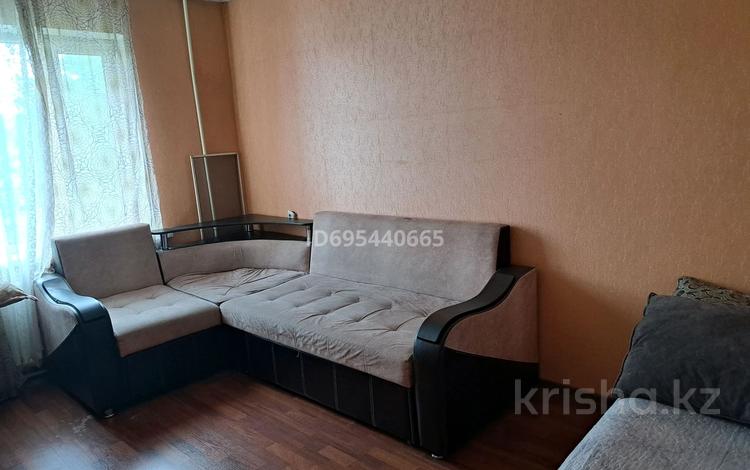 2-бөлмелі пәтер, 54 м², 2/5 қабат, мкр Городской Аэропорт 1/6, бағасы: 16.5 млн 〒 в Караганде, Казыбек би р-н — фото 2