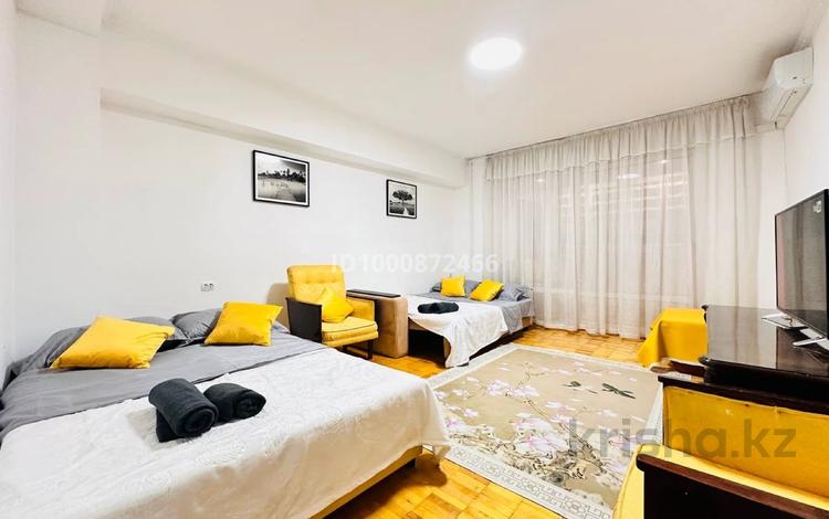 3-бөлмелі пәтер · 80 м² · 3/5 қабат, Зенкова 78, бағасы: 17 900 ₸ в Алматы, Медеуский р-н — фото 2