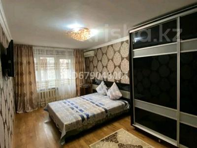 1-бөлмелі пәтер, 60 м², 2/5 қабат тәулігіне, мкр 8, Г.жубанова 48, бағасы: 8 000 〒 в Актобе, мкр 8