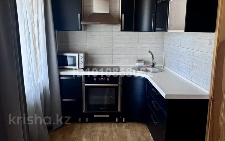 3-комнатная квартира · 63 м² · 2/4 этаж, мкр Михайловка , Аманжолова — Аманжолова/Кривогуза за 260 000 〒 в Караганде, Казыбек би р-н — фото 2