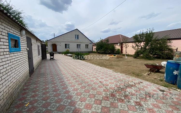 Отдельный дом · 4 комнаты · 130 м² · 10 сот., мкр. Зачаганск пгт, Сакен гумарова 5 за 50 млн ₸ в Уральске — фото 2