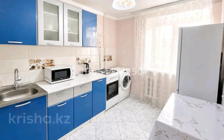 2-комнатная квартира · 60 м², Абая 108 — City center за 16 000 ₸ в Уральске — фото 8