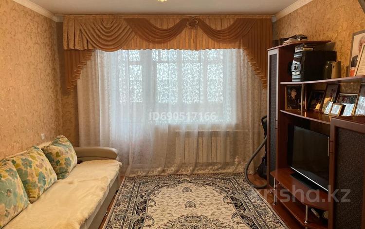 2-комнатная квартира, 49 м², 5/5 этаж, Бауыржан момышулы 13 за 9 млн 〒 в Аксу — фото 2