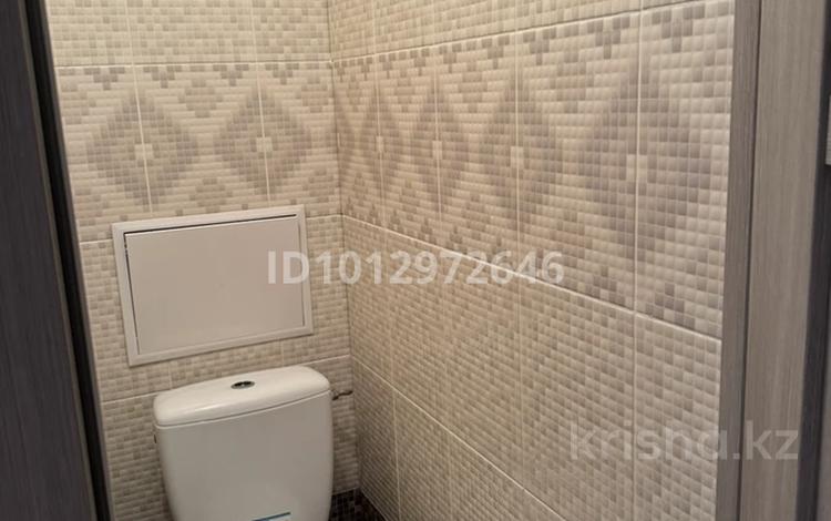 2-бөлмелі пәтер · 45 м² · 5/5 қабат, Акмурзина 1 — Район пединститут Акмурзина1, бағасы: 14.5 млн ₸ в Уральске — фото 2
