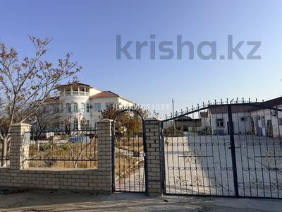 Отдельный дом · 8 комнат · 525 м², 29а мкр 30/1 — Заезд между АЗС Гелиос и СТО Аманжан за 1.8 млн 〒 в Актау