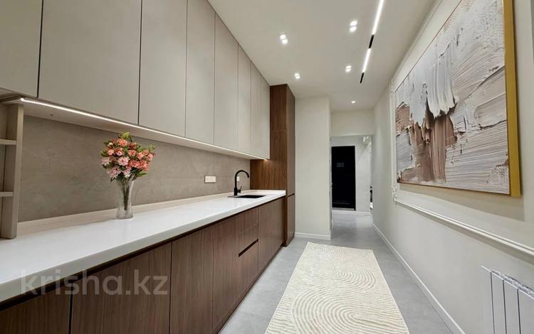 3-комнатная квартира · 95 м² · 8/18 этаж, Тургут Озала 237 за 600 000 ₸ в Алматы, Бостандыкский р-н — фото 2